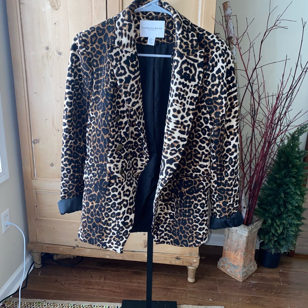Women’s leopard print blazer with shoulder pads.